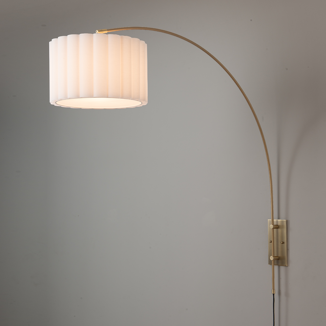 Scalloped Wall Arc Lamp - Weathered Brass, White Linen, Diffuser