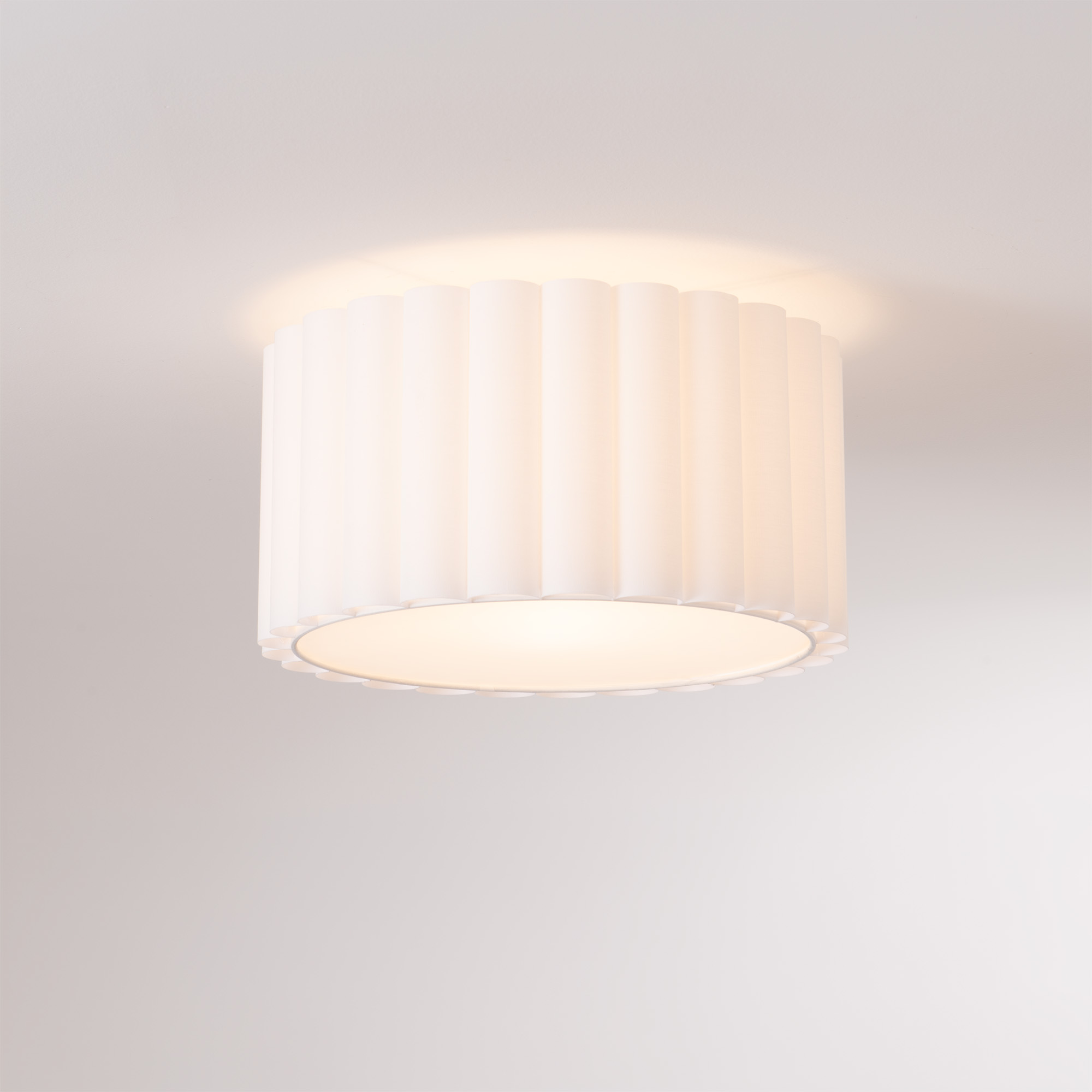 7.5″D Flush Mount, White Scallop Linen Medium Shade, Satin Nickel