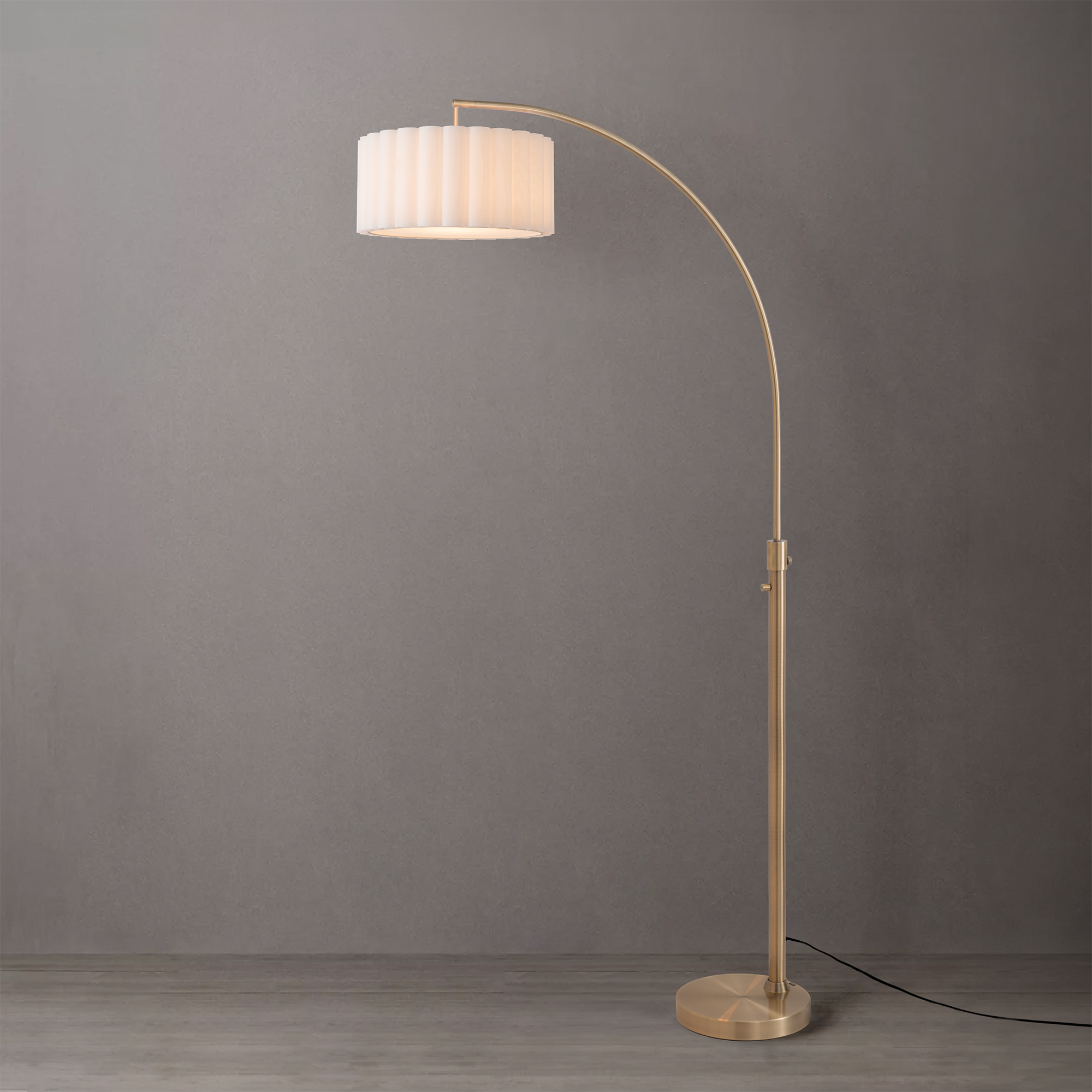 Float Scallop 75″H Chairside Arc Lamp